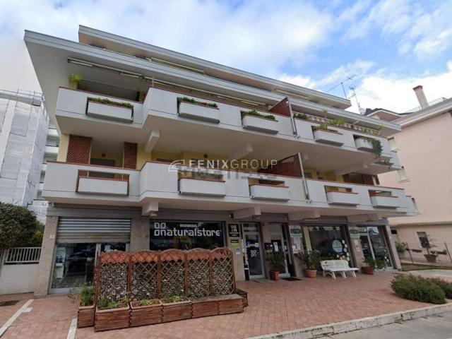 Locale Commerciale in vendita a Mare, Marche