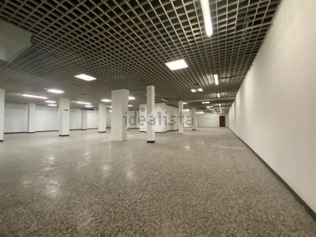 Locale Commerciale in vendita a Borgo Palazzo, Bergamo