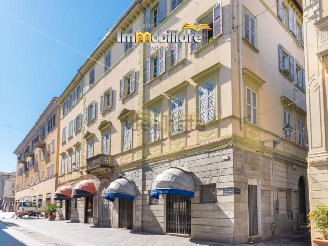 Locale Commerciale in vendita a Piemonte, Alessandria