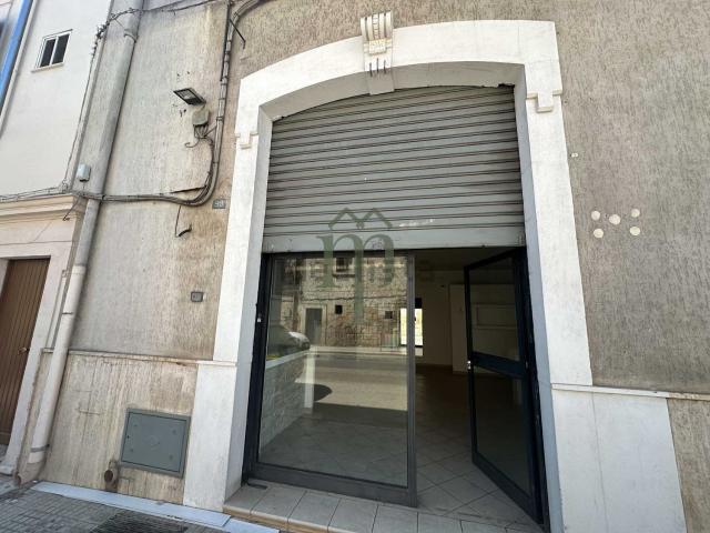 Locale Commerciale in vendita a Puglia, Brindisi