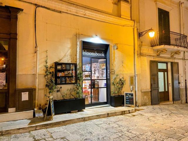 Locale Commerciale in vendita a Puglia, Bari