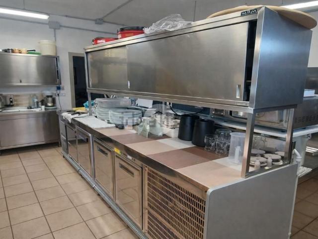 Locale Commerciale in vendita a Gorle, Lombardia