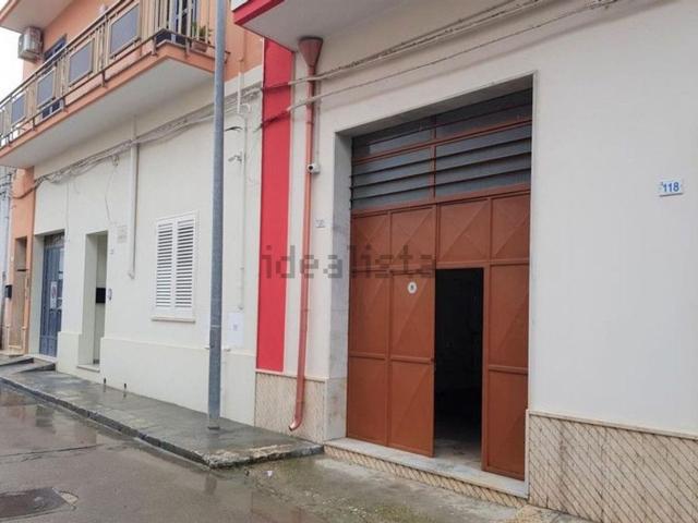 Locale Commerciale in vendita a Puglia, Brindisi