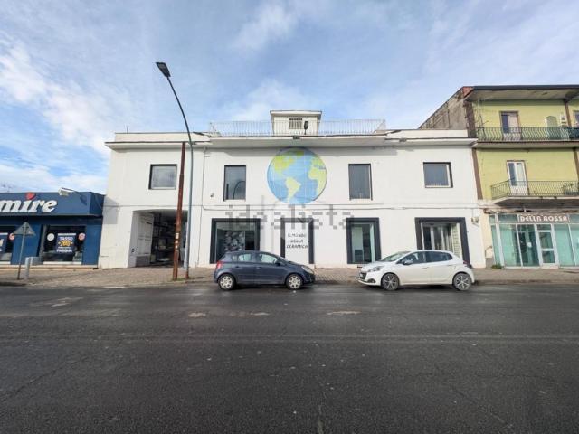 Locale Commerciale in vendita a Casapulla, Campania
