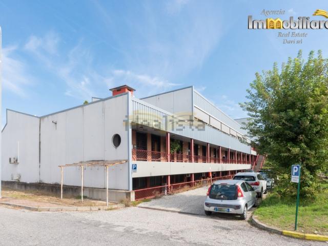 Locale Commerciale in vendita a Piemonte, Alessandria