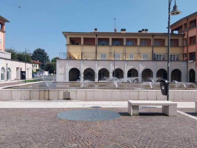 Locale Commerciale in vendita a Chiari, Brescia