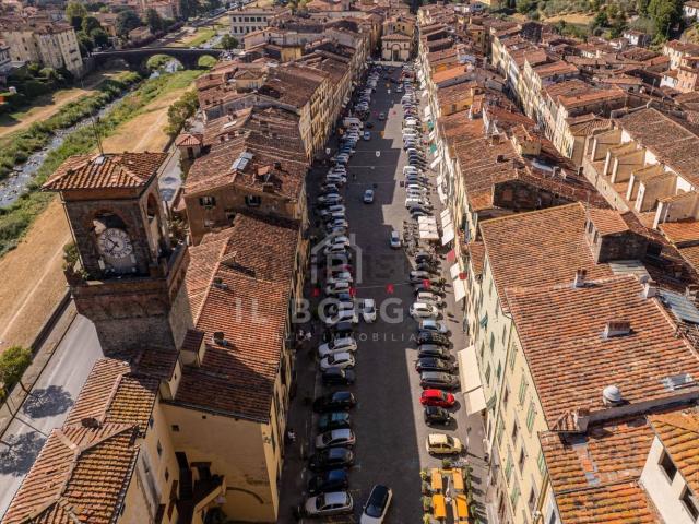 Locale Commerciale in vendita a Collecchio, Uzzano E Castello
