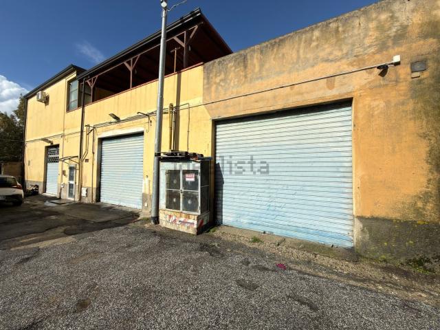Locale Commerciale in vendita a Calabria, Catanzaro