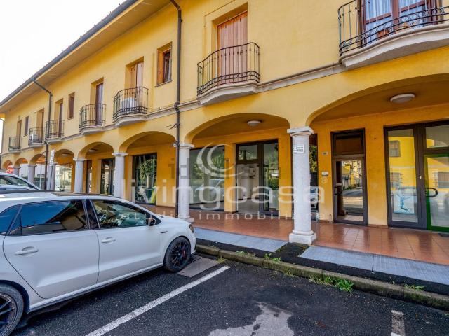 Locale Commerciale in vendita a Macherio, Lombardia