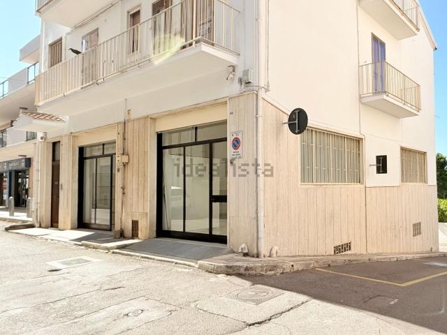 Locale Commerciale in vendita a Puglia, Bari