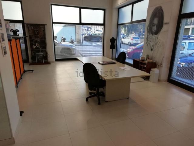 Locale Commerciale in vendita a Stampaxi/Stampace, Cagliari