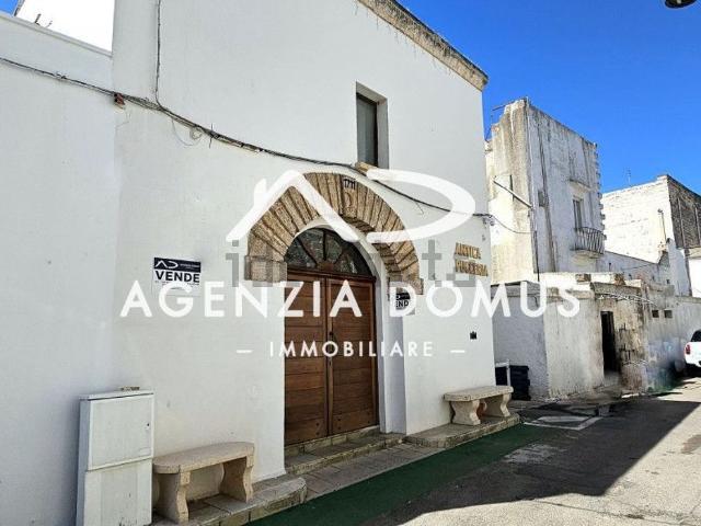Locale Commerciale in vendita a Puglia, Lecce