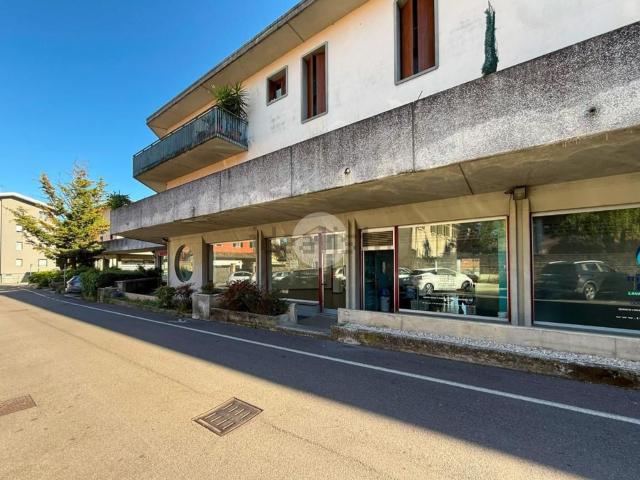 Locale Commerciale in vendita a Calcinato, Lombardia