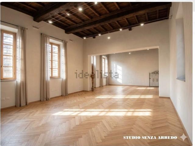 Locale Commerciale in vendita a Borgo Ticino, Pavia