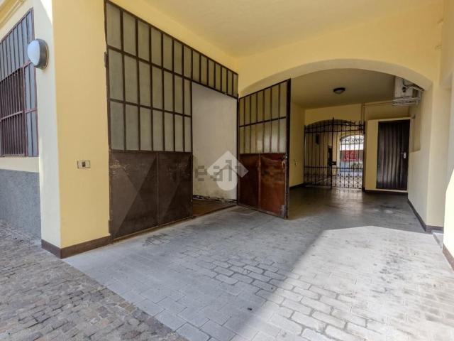 Locale Commerciale in vendita a Bergamo, Lombardia