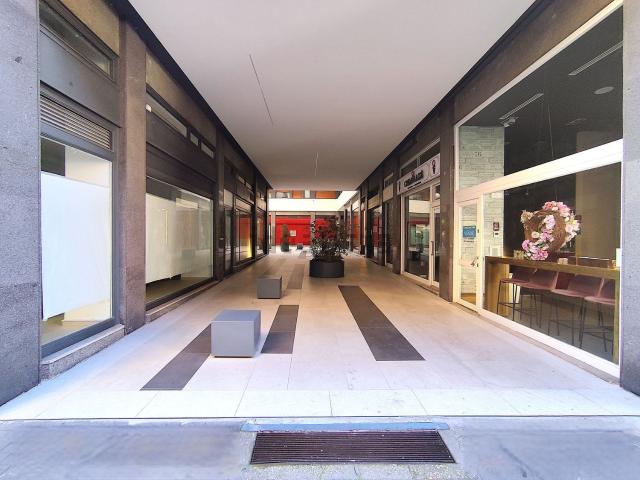 Locale Commerciale in vendita a Centro Storico, Marche