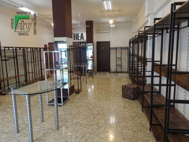 Locale Commerciale in vendita a Comunità Rotaliana-Königsberg, Mezzolombardo