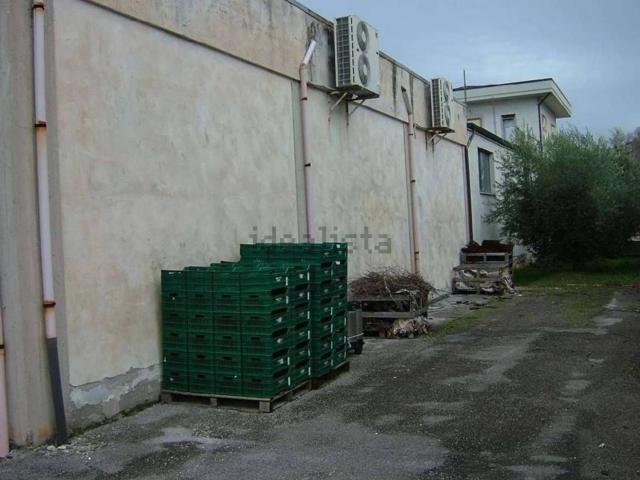 Locale Commerciale in vendita a Marche, Pesaro E Urbino