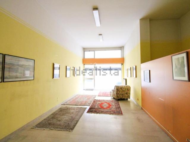 Locale Commerciale in vendita a Ponte San Pietro, Lombardia