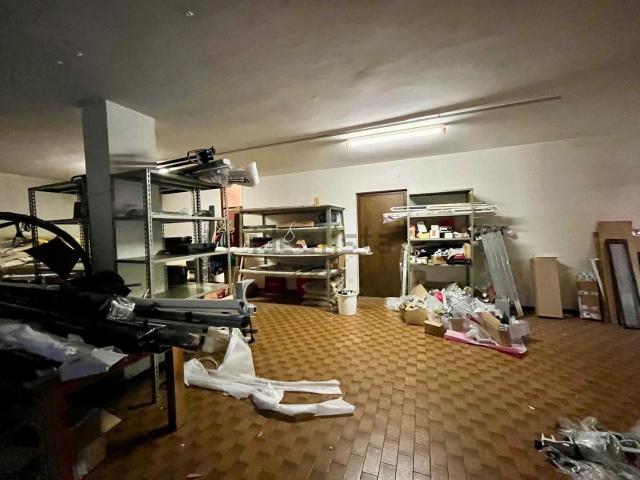 Locale Commerciale in vendita a Biumo Superiore, Varese