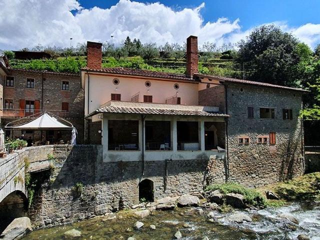 Locale Commerciale in vendita a Loro Ciuffenna, Toscana