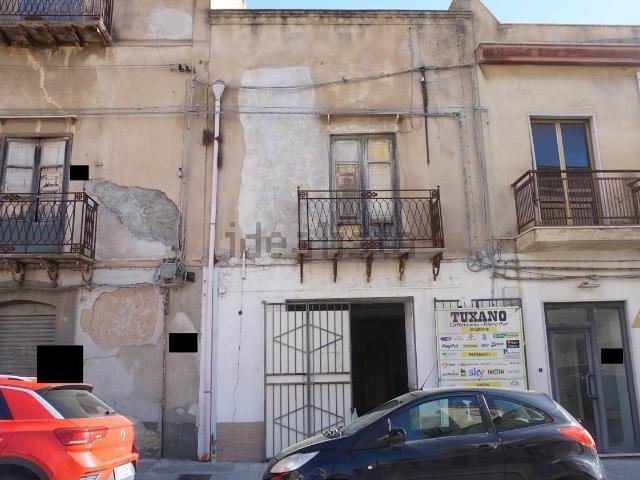 Locale Commerciale in vendita a Quartiere Sant'Antonino, Castelvetrano