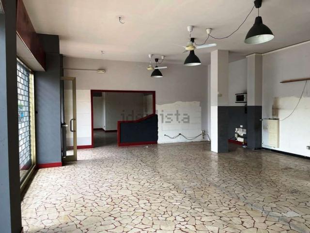 Locale Commerciale in vendita a Finazzi, Bergamo