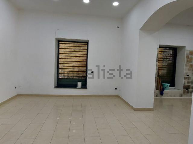 Locale Commerciale in vendita a Antiniana, Pozzuoli