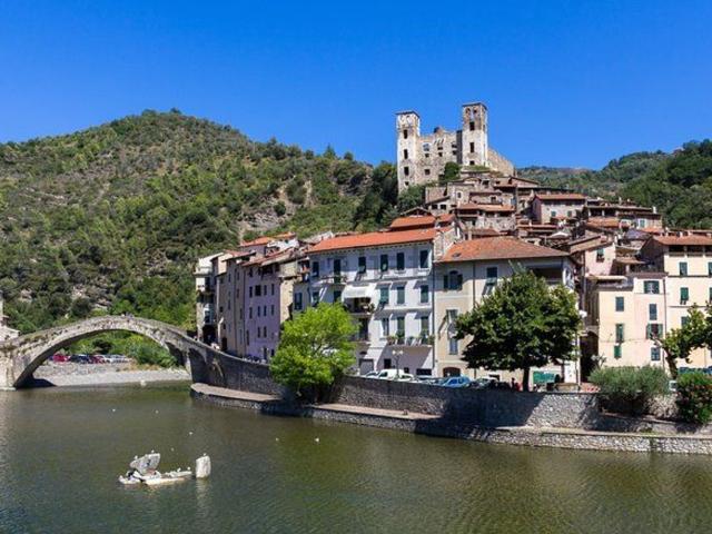 Locale Commerciale in vendita a Dolceacqua, Liguria