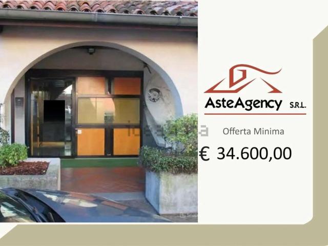 Locale Commerciale in vendita a Gaiarine, Veneto