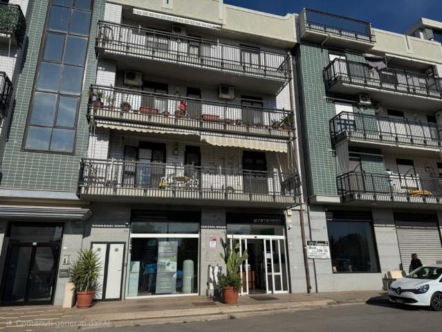 Locale Commerciale in vendita a Puglia, Bari
