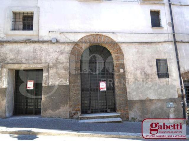Locale Commerciale in vendita a Civita Castellana, Viterbo