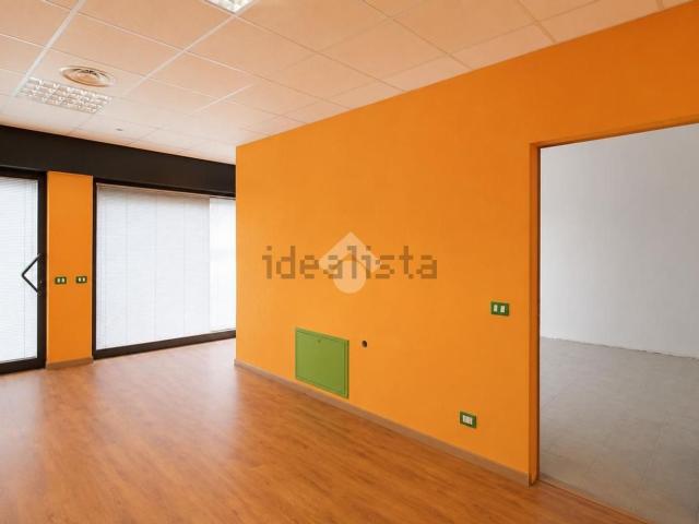 Locale Commerciale in vendita a Vaprio D'adda, Lombardia