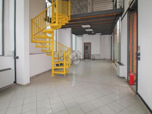Locale Commerciale in vendita a Unione dei comuni del Distretto Ceramico, Sassuolo