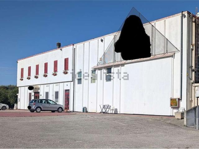 Locale Commerciale in vendita a Miglianico Di Chieti, Abruzzo