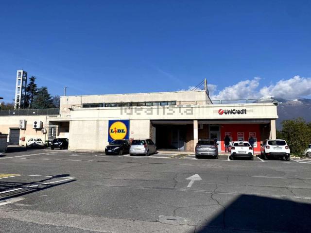 Locale Commerciale in vendita a Alatri, Lazio