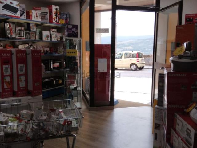 Locale Commerciale in vendita a Montereale, Potenza