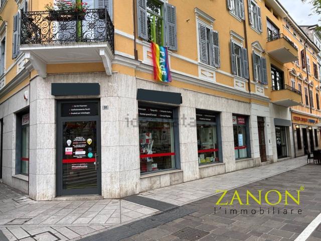 Locale Commerciale in vendita a Sant'Anna / Sveta Ana, Gorizia