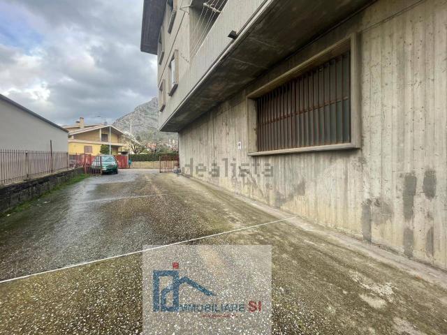 Locale Commerciale in vendita a Foglianise, Campania