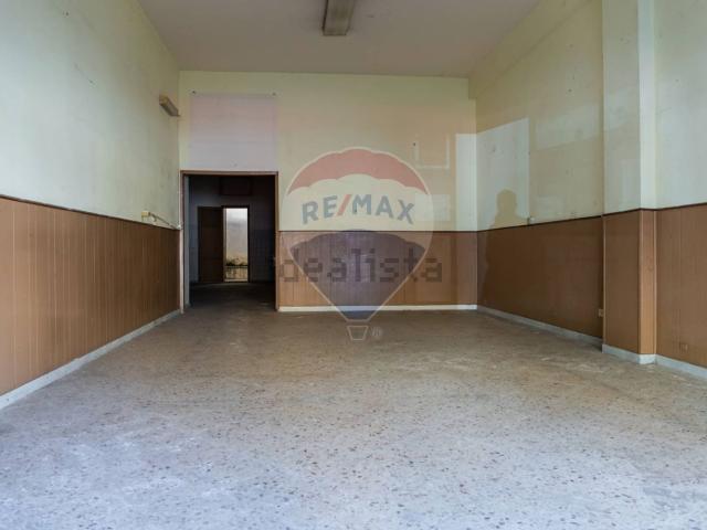 Locale Commerciale in vendita a Bagheria, Sicilia