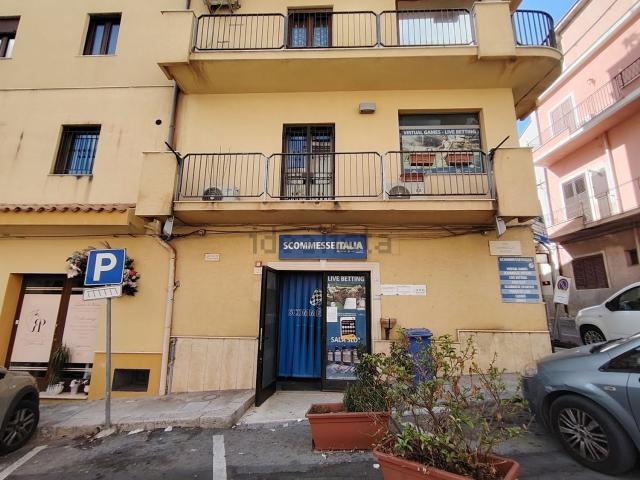 Locale Commerciale in vendita a Montelepre, Sicilia