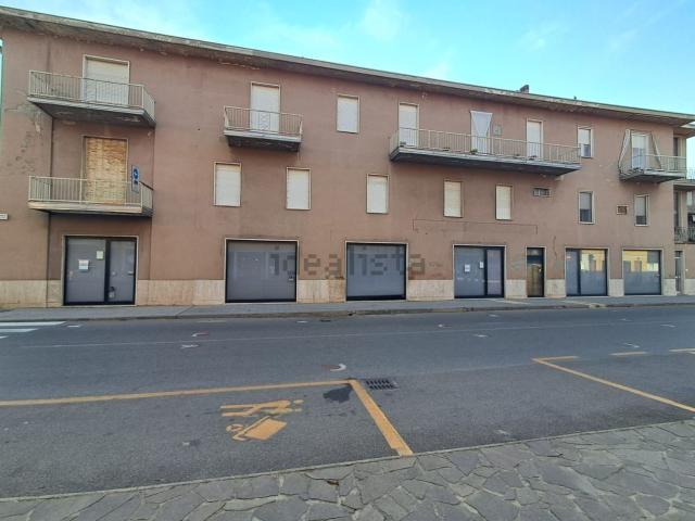 Locale Commerciale in vendita a Cassolnovo, Pavia