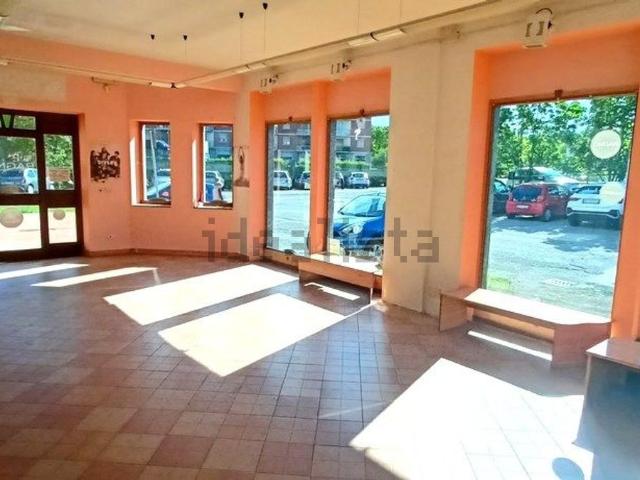 Locale Commerciale in vendita a Piemonte, Alessandria