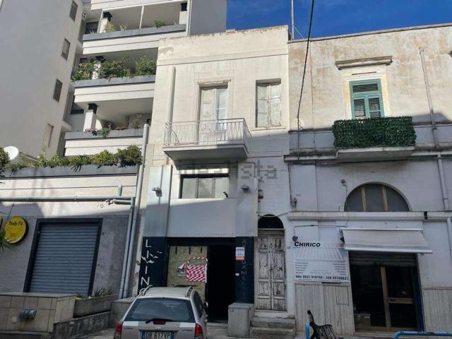 Locale Commerciale in vendita a Cappuccini, Puglia