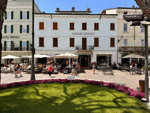 Locale Commerciale in vendita a Desenzano Del Garda, Lombardia