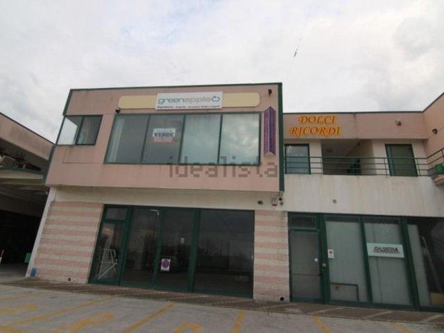 Locale Commerciale in vendita a Metaurilia, Marche