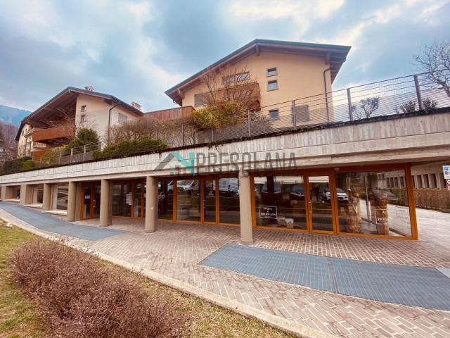 Locale Commerciale in vendita a Dorga, Castione Della Presolana