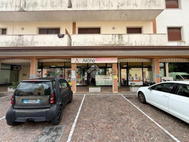 Locale Commerciale in vendita a Pravisdomini / Preusdomini, Pravisdomini