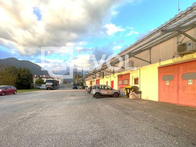 Locale Commerciale in vendita a Taboga / Cjamp Taboghe, Gemona del Friuli / Glemone