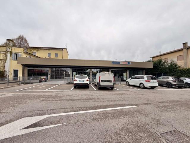 Locale Commerciale in vendita a Pozzetto, Cittadella